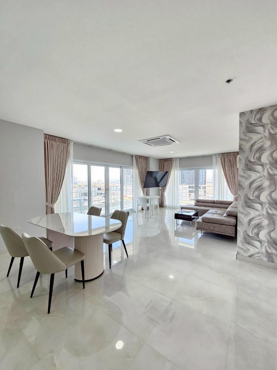 View Talay6 By Blue Ocean Suite Pattaya Exterior foto